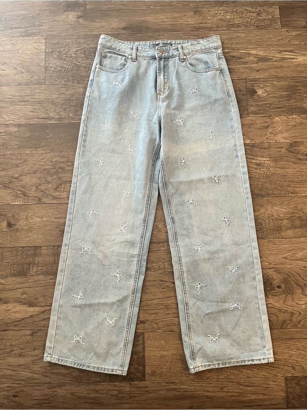 Cali1850 Light Wash Bow Embroidered Wide Leg Jeans